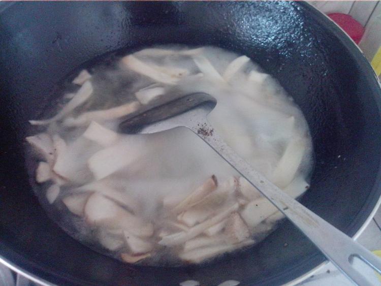 杏鲍菇火腿汤步骤6
