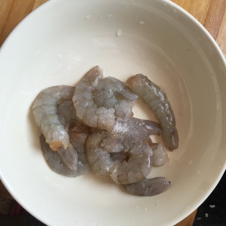 #美味的朋友#鲜虾时蔬步骤3