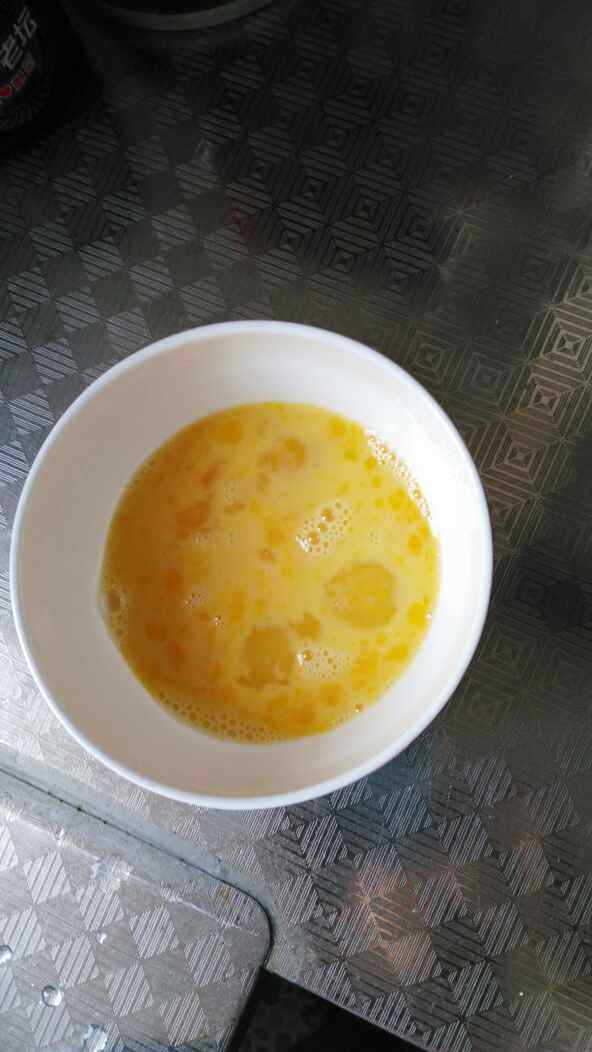 香菜火腿鸡蛋卷步骤1