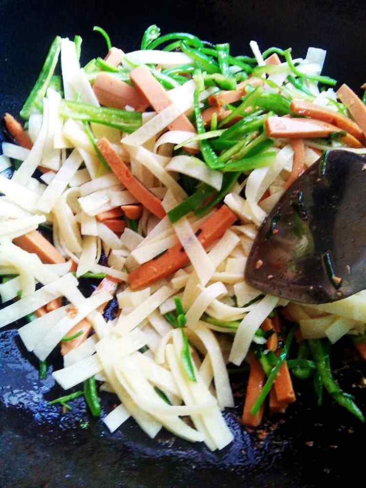 青椒火腿炒饼步骤8