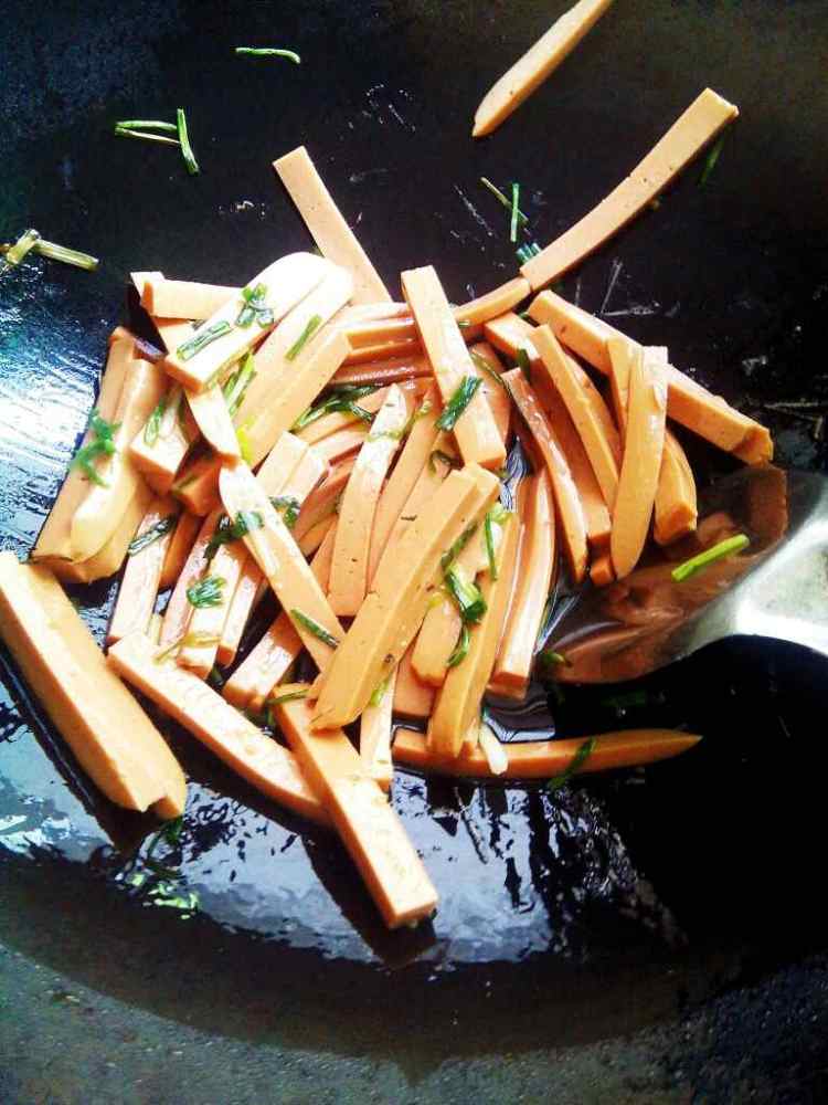 青椒火腿炒饼步骤6