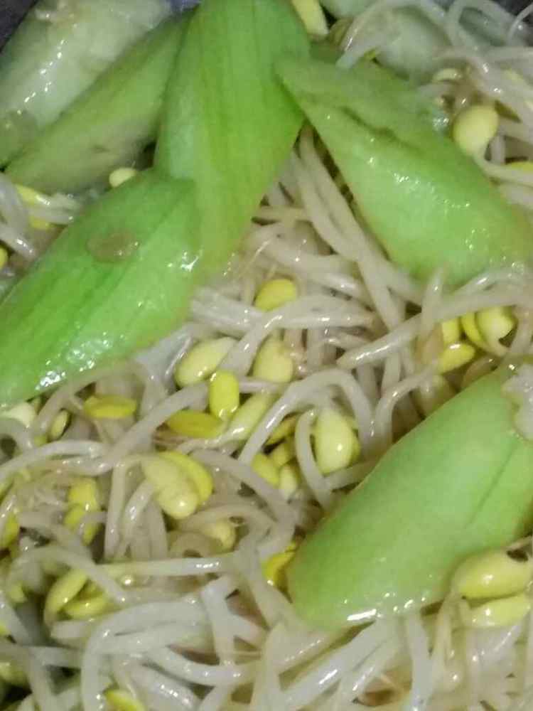 银芽丝瓜火腿丁步骤7