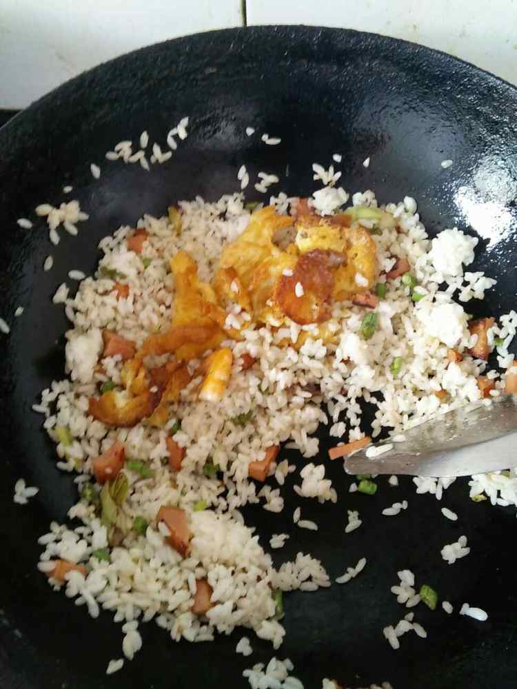 鲜虾蛋炒饭步骤5