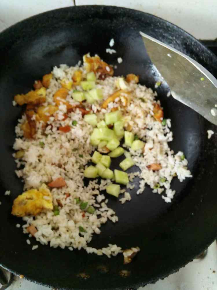 鲜虾蛋炒饭步骤6