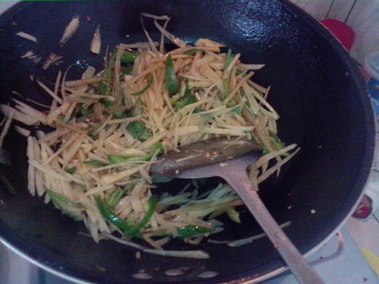 青椒火腿土豆丝步骤8