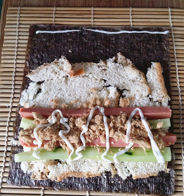 面包火腿寿司步骤6