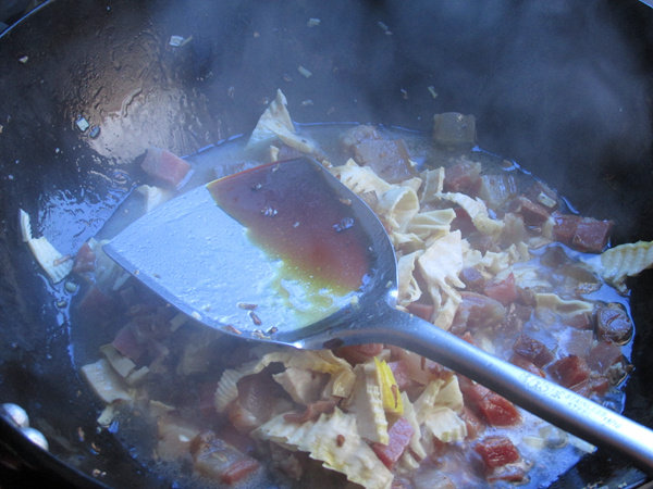 【手工美食】笋丁豌豆步骤6