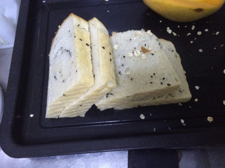 鸡蛋火腿三明治步骤1