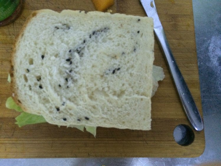 鸡蛋火腿三明治步骤7