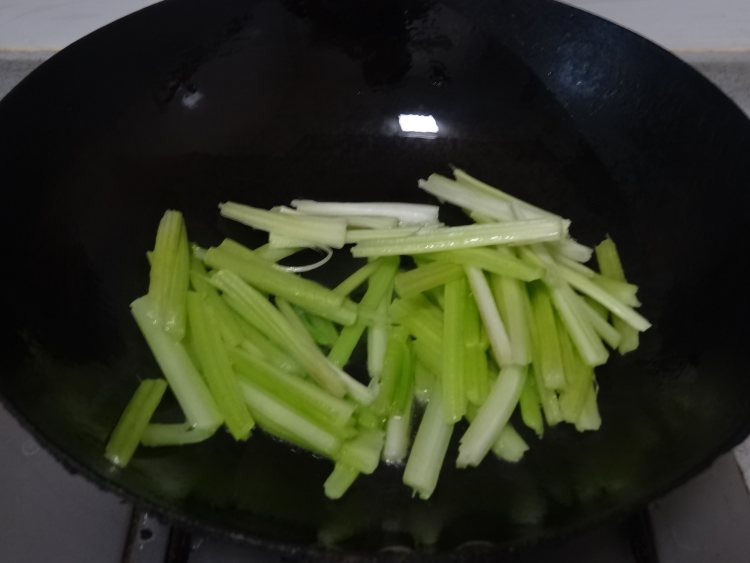 西芹火腿步骤3
