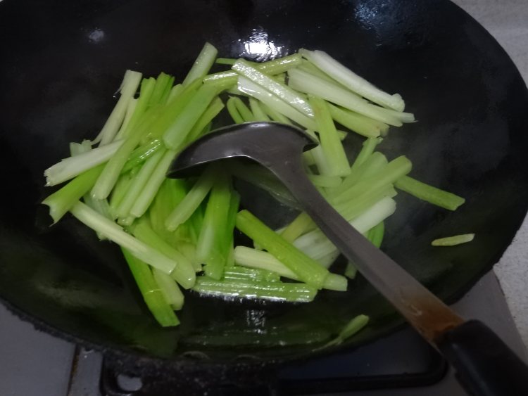 西芹火腿步骤4