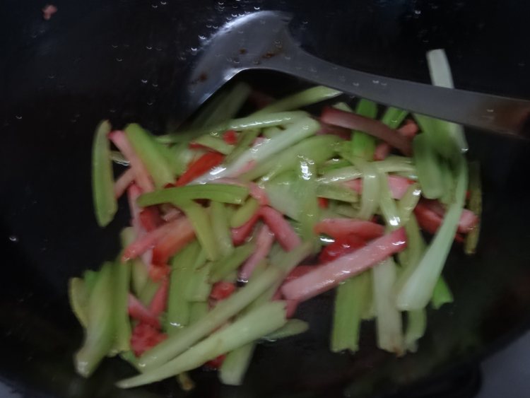 西芹火腿步骤6