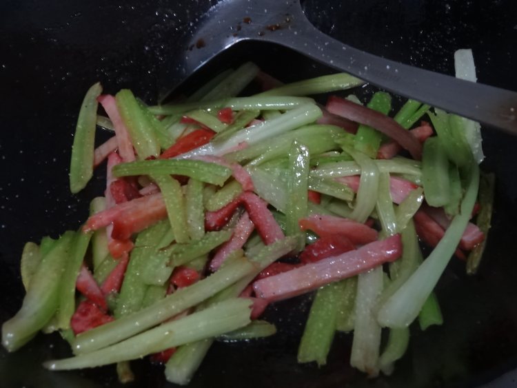 西芹火腿步骤7