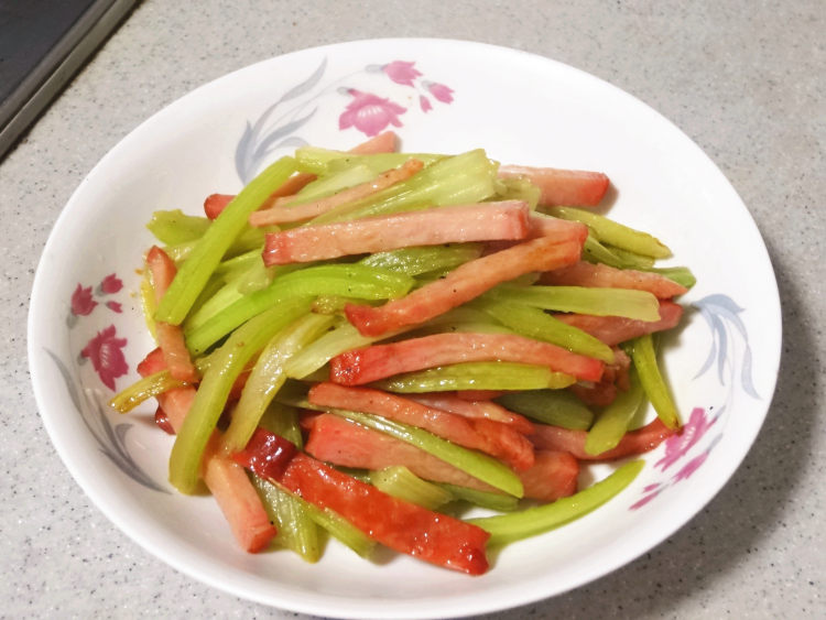 西芹火腿步骤8