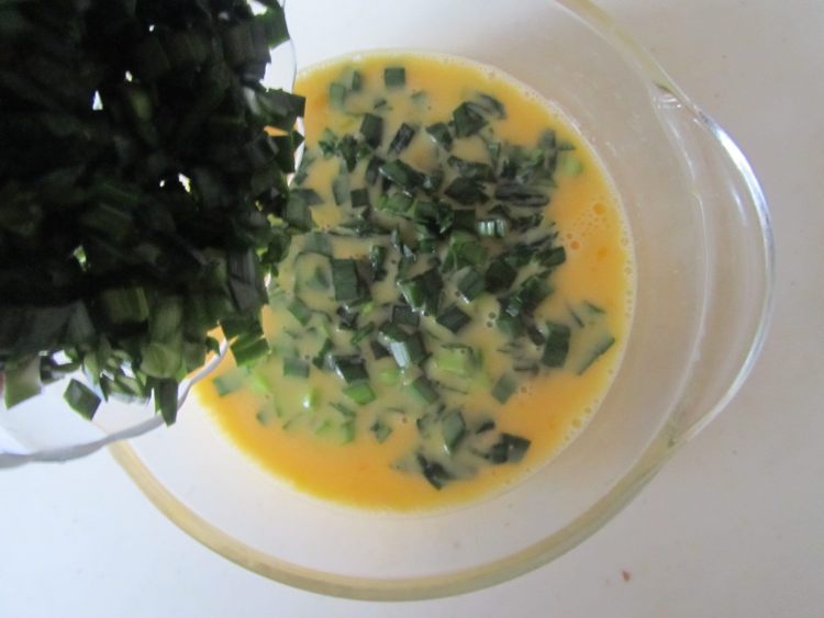 韭菜火腿鸡蛋饼步骤3