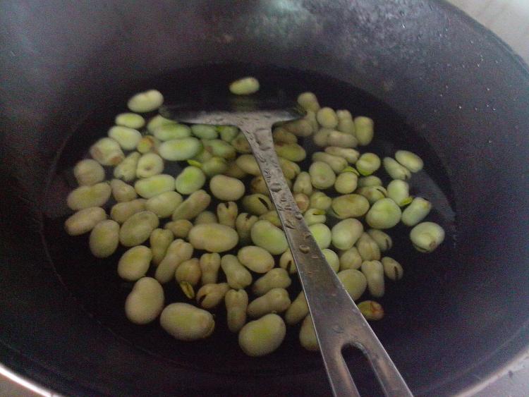 火腿炒胡豆步骤3