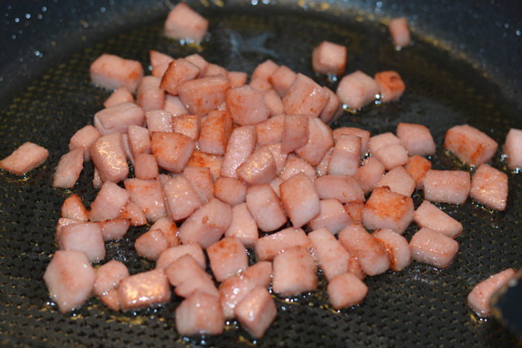 火腿炒玉米步骤3