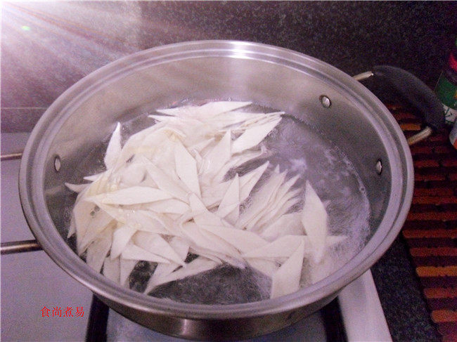 鸡蛋菜心炒面片步骤3