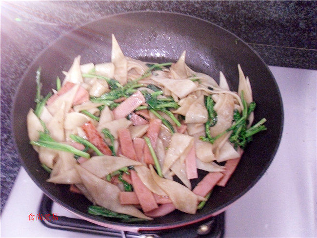鸡蛋菜心炒面片步骤12