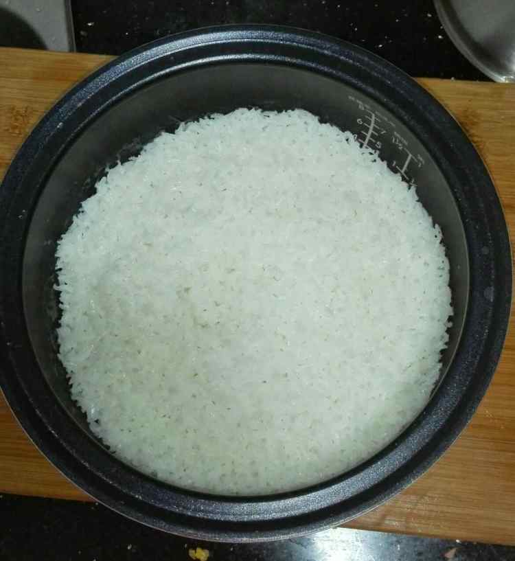 五彩炒香饭步骤4