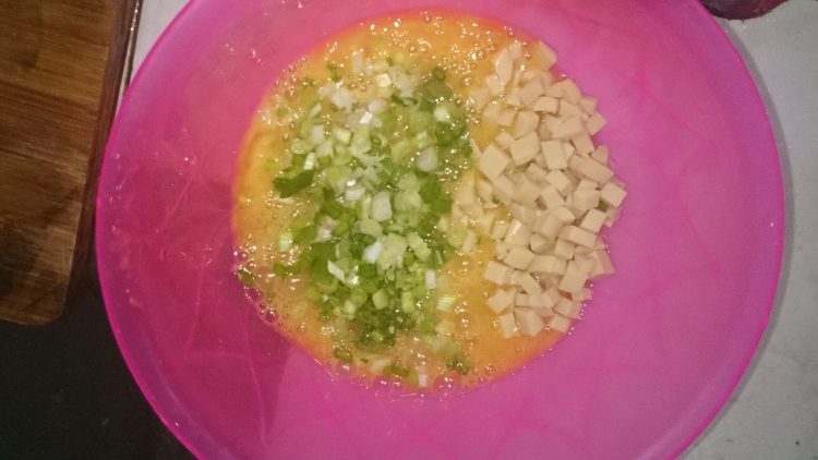 葱花火腿鸡蛋卷步骤4