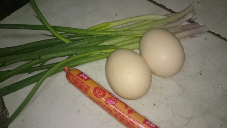 葱花火腿鸡蛋卷步骤1