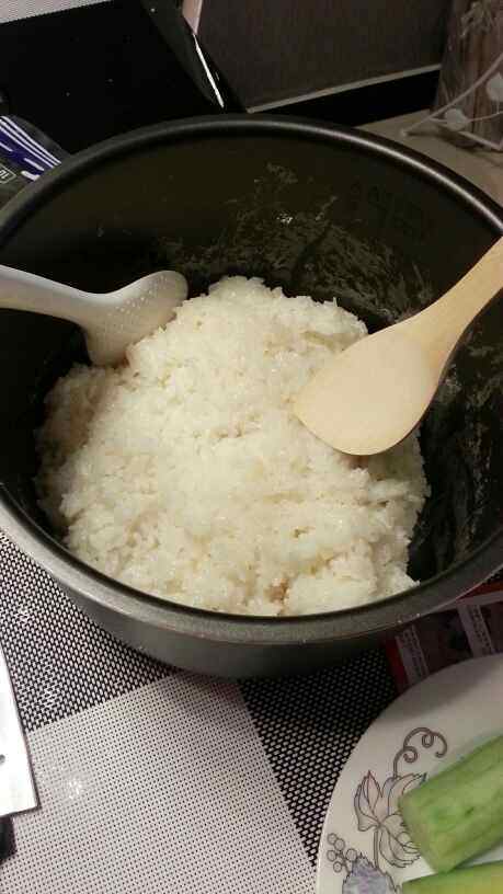 玉米鱿鱼丝寿司步骤1