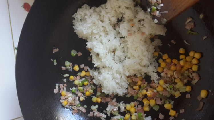 榨菜蛋包饭配炸鸡步骤7