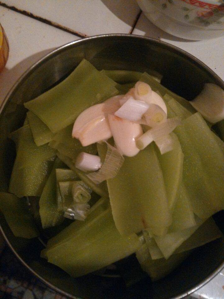火腿炒莴笋步骤1