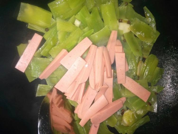 火腿炒莴笋步骤6