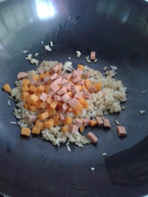 红薯火腿炒饭步骤9