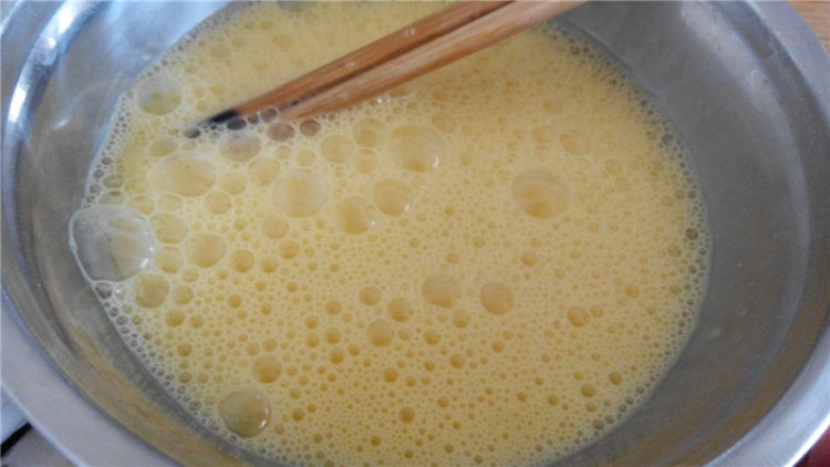黄瓜鸡蛋炒火腿步骤1