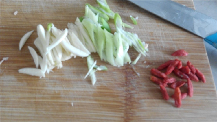 油菜炒火腿步骤2