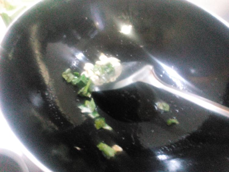 西芹菜鸡蛋炒年糕步骤8