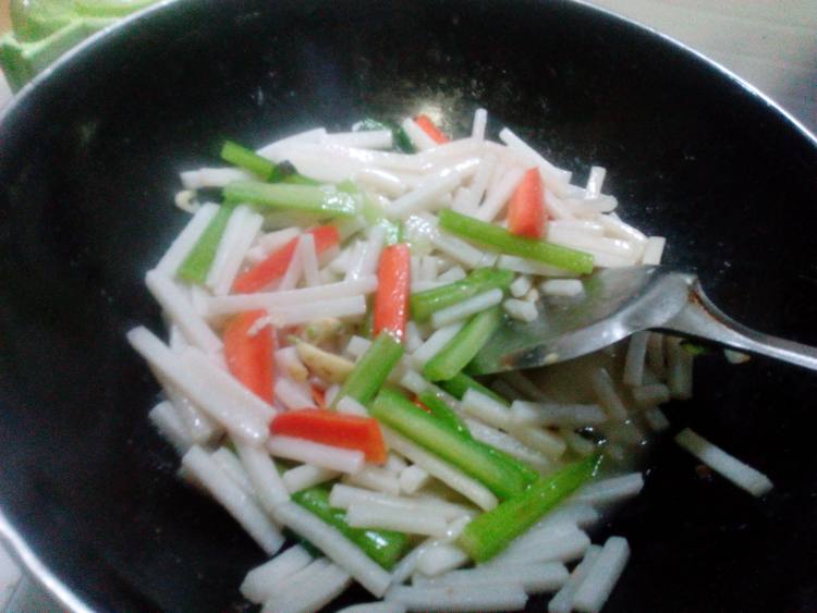 西芹菜鸡蛋炒年糕步骤12