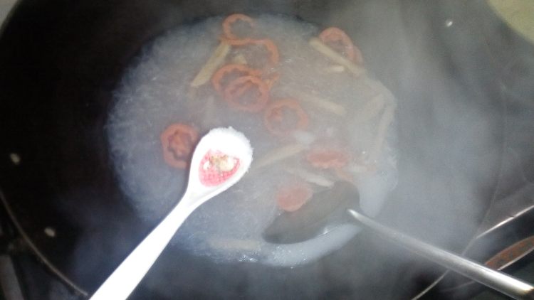 藕条火腿煮粉丝步骤7