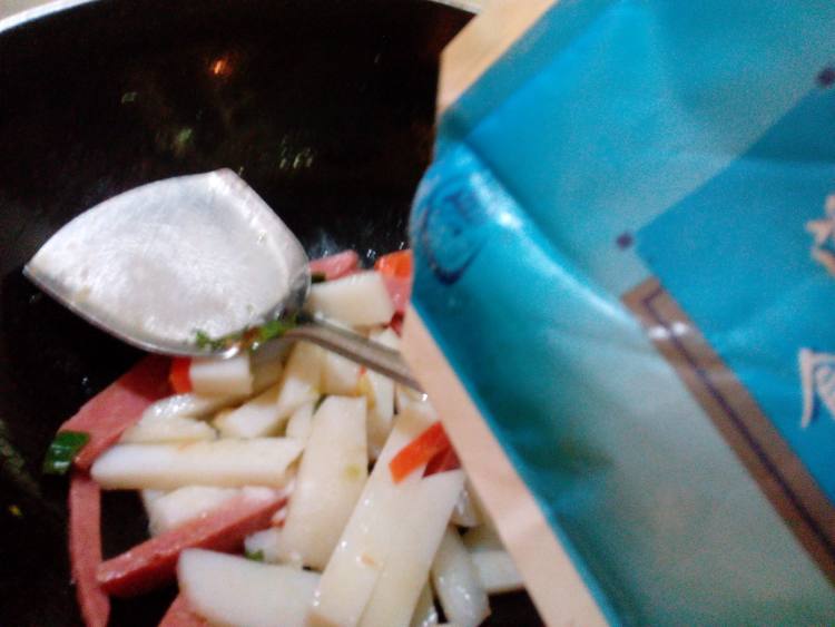 火腿炒凉粉步骤7
