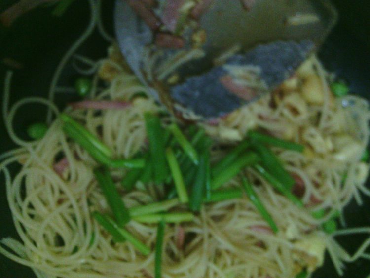 鸡蛋火腿炒意粉步骤9