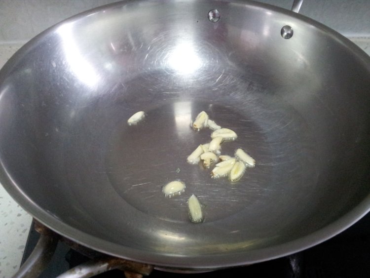 西兰花炒火腿步骤5