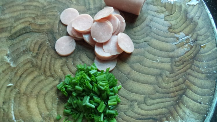 麻辣白菜火腿饼步骤2