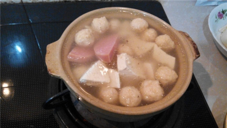 鸡丸豆腐菠菜砂锅煲步骤6