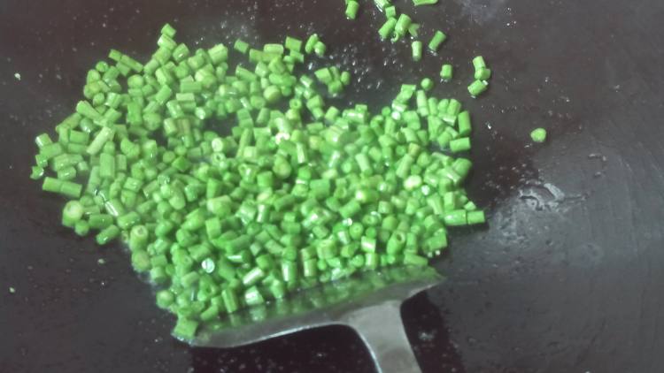 豆角火腿炒蛋步骤2