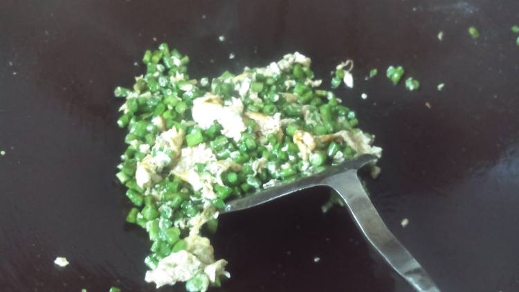 豆角火腿炒蛋步骤7