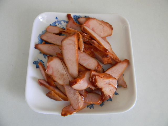 火腿炒青椒步骤1
