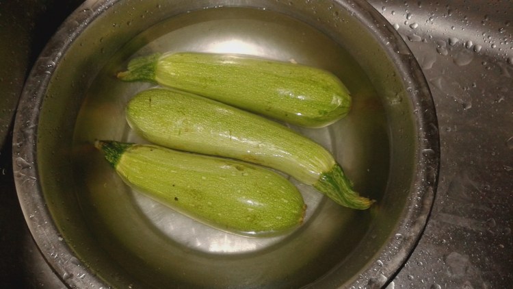 西葫芦炒火腿步骤3