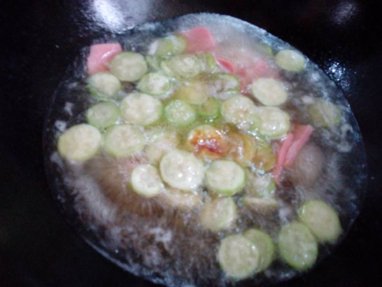 丝瓜火腿汤步骤8