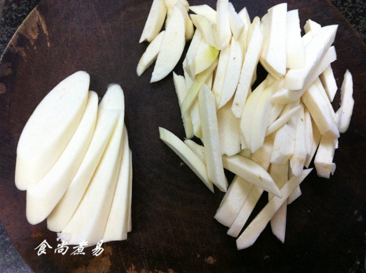 蚝香茭白炒火腿步骤2