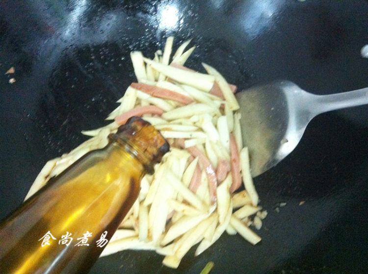 蚝香茭白炒火腿步骤9