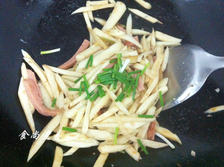 蚝香茭白炒火腿步骤10