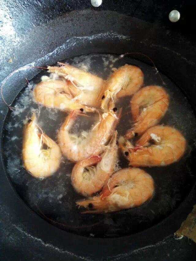 花儿虾仁沙拉步骤6